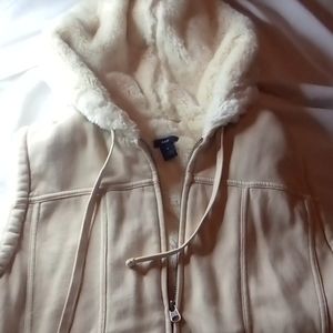 Gap Cream Vest with Faux fur lining and cargo pockets